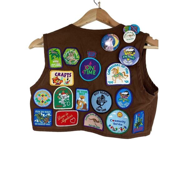 Girl Scouts Size S Plus Brown Vest with Patches and Pins 2002 - Picture 4 of 9